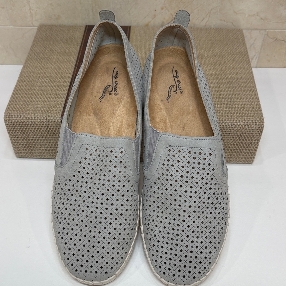 Easy Street Wonen’s Laser Cut Perforated Gray Slip-Ons, 9 - Picture 4 of 9